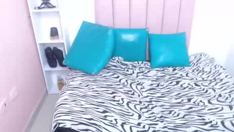 Snapshot of cintia_moretti chatting on November 2025 11:25:01 AM cintia_moretti online show from November 2025 11:25:01 AM