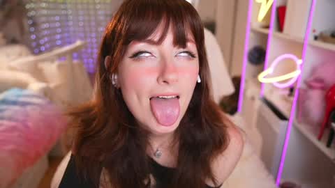 Cissy Glitter online show from April 2026 06:45:01 PM