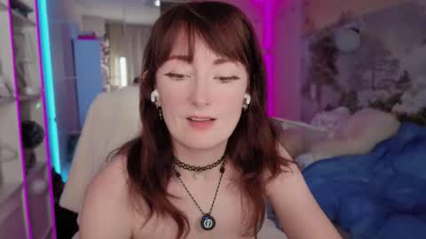 Snapshot of cissy_glitter chatting on May 2026 07:26:02 PM Cissy Glitter online show from May 2026 07:26:02 PM
