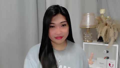 Snapshot of claire_wntr chatting on May 2026 04:40:02 AM CLAIRE online show from May 2026 04:40:02 AM