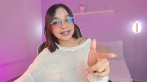Snapshot of clara_lu chatting on June 2026 08:18:02 PM C L A R A online show from June 2026 08:18:02 PM