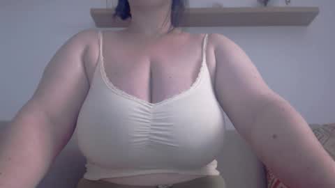 Snapshot of claralollipop chatting on April 2026 01:59:02 PM Clara online show from April 2026 01:59:02 PM