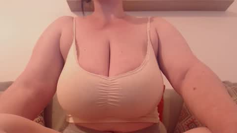 Snapshot of claralollipop chatting on May 2026 09:45:01 PM Clara online show from May 2026 09:45:01 PM