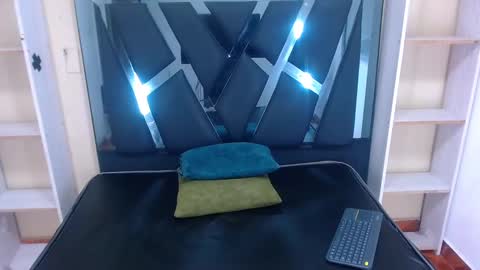 Clarense online show from November 2025 01:02:01 PM