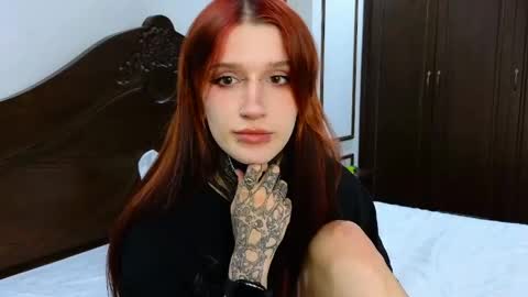 Snapshot of clarewoods chatting on May 2026 04:13:02 PM Sophie online show from May 2026 04:13:02 PM