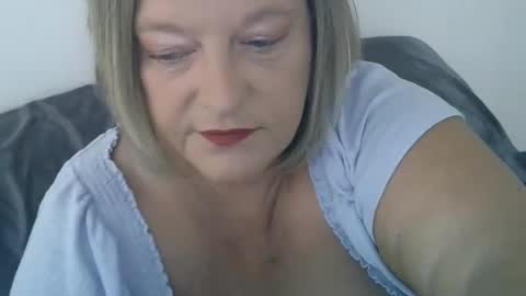 Snapshot of claudineddd chatting on December 2024 04:57:01 PM ClaudineDDD online show from December 2024 04:57:01 PM