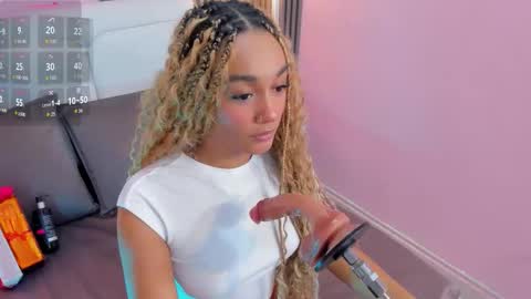 clauwdeen  wolf online show from December 2025 08:48:01 PM