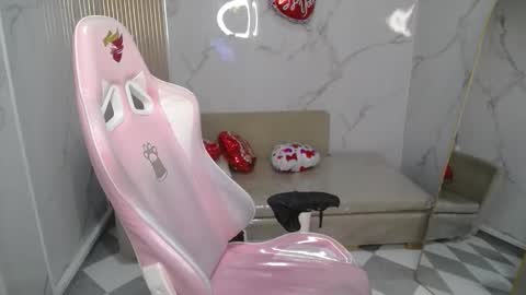 Clhoe online show from February 2026 12:25:01 PM