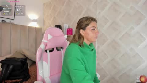 clhoe_johnson_ online show from February 2026 12:23:01 PM