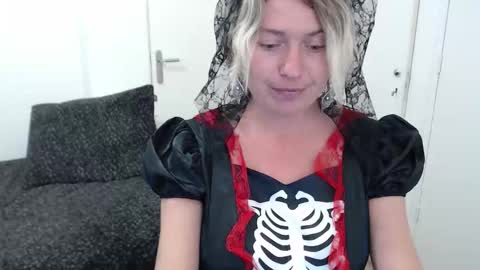 Syl  online show from October 2025 01:47:02 PM