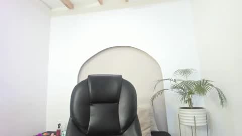 Cloe  online show from January 2026 02:22:02 PM