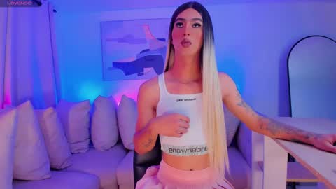 CLOE REMINTON online show from January 2025 11:54:02 AM