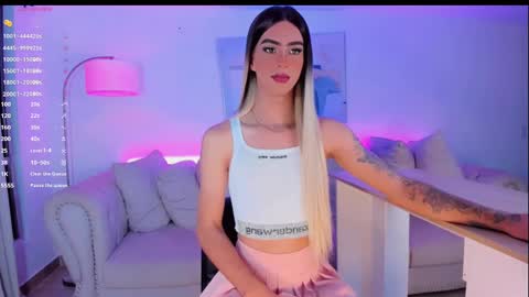 CLOE REMINTON online show from January 2025 07:07:01 AM