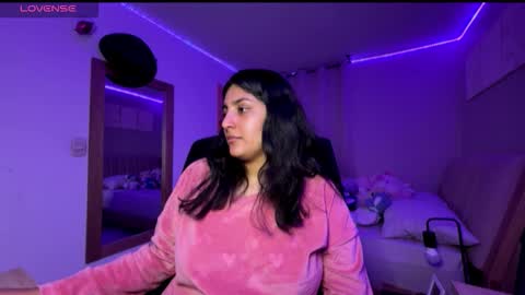 cloe small online show from November 2025 03:39:01 AM