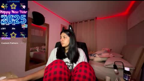 cloe small online show from November 2025 07:08:02 AM