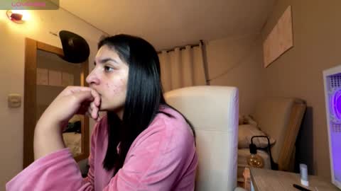 cloe small online show from December 2025 03:12:03 AM