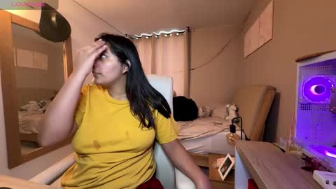 cloe small online show from February 2026 10:02:02 PM