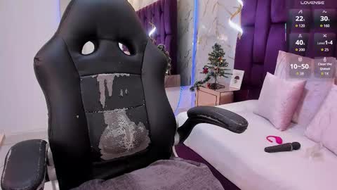 Cloe online show from December 2025 06:16:01 PM