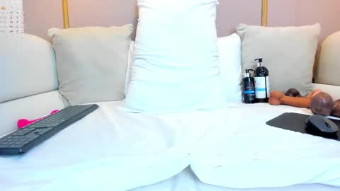 Cloe online show from February 2025 03:05:01 PM