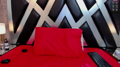 lady cloe person online show from February 2026 04:11:02 PM