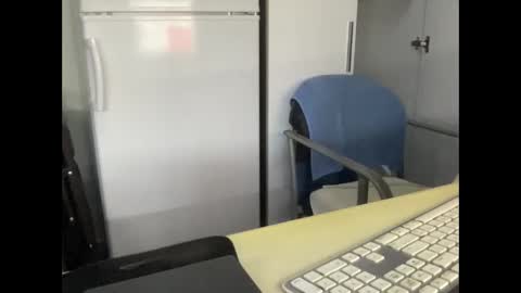 Snapshot of coach_karl chatting on October 2025 12:05:02 AM Coach Karl Porn Star Tip me all the way to my next trip online show from October 2025 12:05:02 AM