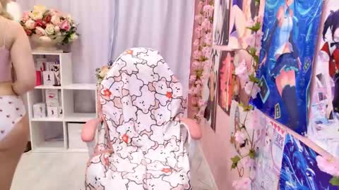 Mia online show from September 2025 03:24:01 PM