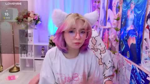 Mia online show from October 2025 02:25:02 PM