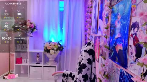 Mia online show from October 2025 12:03:01 PM