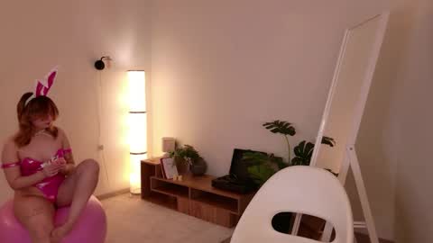 Snapshot of coconut_mia chatting on May 2026 10:07:01 PM Mia online show from May 2026 10:07:01 PM