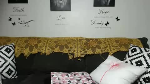 Snapshot of cocoscreamy chatting on November 2025 01:34:01 PM CocosCreamy online show from November 2025 01:34:01 PM