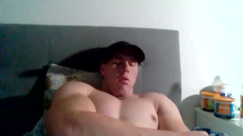 Snapshot of college_muscle chatting on January 2025 02:14:01 PM foreverxshredded online show from January 2025 02:14:01 PM
