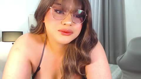 Snapshot of commanderroxyx chatting on January 2025 01:05:01 PM Roxy online show from January 2025 01:05:01 PM