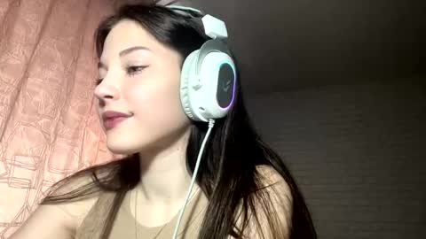 Bella  online show from September 2025 01:15:01 PM