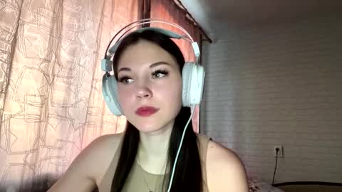 Bella  online show from October 2025 01:08:02 PM