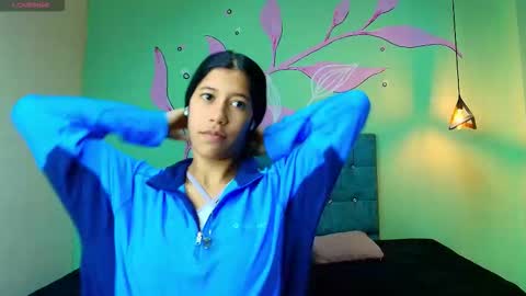 C O N N I E online show from November 2025 07:37:01 PM