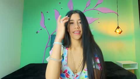 C O N N I E online show from November 2025 08:52:02 PM