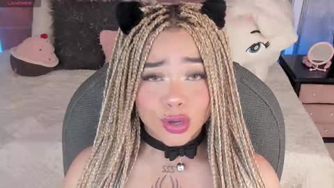 Conny online show from November 2025 01:44:01 PM