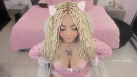 Snapshot of conny_curly chatting on June 2026 02:40:02 PM Conny online show from June 2026 02:40:02 PM