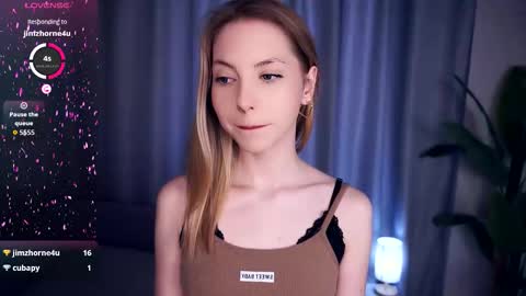 Snapshot of constanceglascov chatting on September 2025 05:41:01 AM Hello im Sofia Welcme to my room .More hugs and kiss for you online show from September 2025 05:41:01 AM