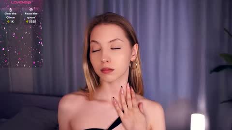 Snapshot of constanceglascov chatting on October 2025 07:27:01 AM Hello im Sofia Welcme to my room .More hugs and kiss for you online show from October 2025 07:27:01 AM