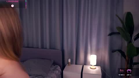 Snapshot of constanceglascov chatting on October 2025 06:36:02 AM Hello im Sofia Welcme to my room .More hugs and kiss for you online show from October 2025 06:36:02 AM