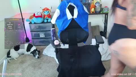 Snapshot of controllercutie chatting on April 2026 08:57:02 PM controllercutie online show from April 2026 08:57:02 PM