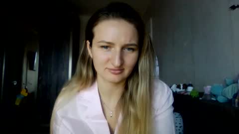 cora_fora online show from December 2025 10:13:02 AM