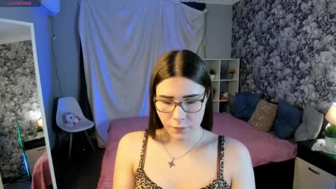 Snapshot of coraline_kitty chatting on May 2026 05:18:02 PM Coraline online show from May 2026 05:18:02 PM