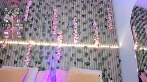 coralineross_ online show from November 2025 10:59:02 AM