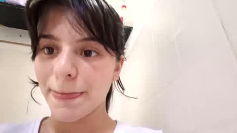 Snapshot of coralinexxx07 chatting on September 2025 09:37:02 PM Coraline uwu Bienvenidos al dulce mundo de Coraline Hola amores soy Coraline Una chica tierna juguetona online show from September 2025 09:37:02 PM
