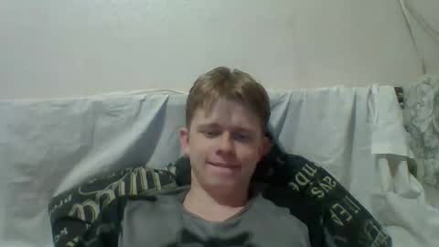 Snapshot of cosm2312 chatting on April 2026 05:21:01 PM Andrew online show from April 2026 05:21:01 PM