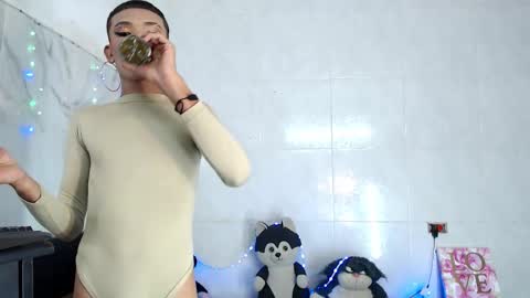 Snapshot of couple_sweet1016 chatting on January 2026 05:28:02 PM ALEXA KIM online show from January 2026 05:28:02 PM