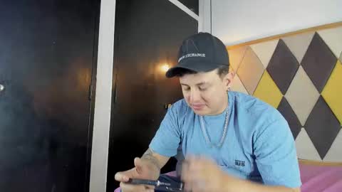 Snapshot of coupleehorny chatting on September 2025 05:18:02 AM Marlon Laura online show from September 2025 05:18:02 AM