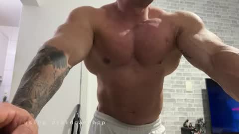 Snapshot of couplemuscle40 chatting on July 2026 02:07:01 AM couplemuscle40 online show from July 2026 02:07:01 AM